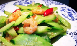 今日小暑宜吃瓜,瓜果盛宴，消暑养生正当时